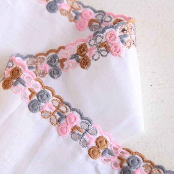 Vintage White Trim Embroidered With Flowers 3" Wide / 1 yard / Scalloped Edge - Picture 7 of 10